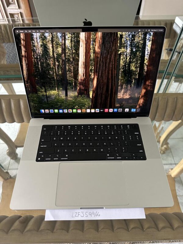 MacBook Pro 2024 – 16" – 512GB – Silver – Mint Condition - Image 4