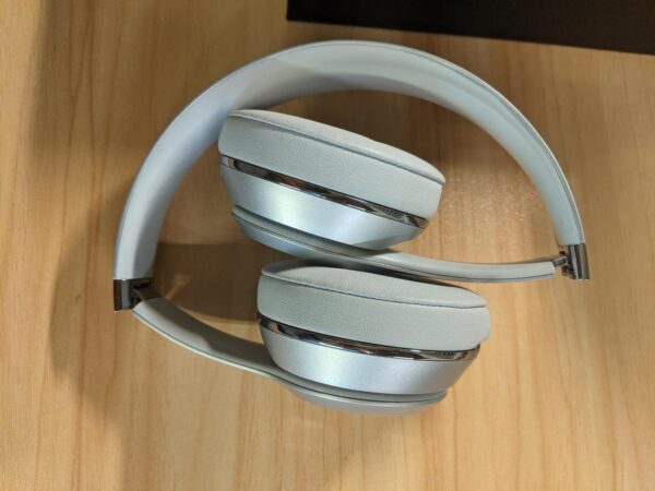 Beats Solo3 Wireless – Used – Silver - Image 7