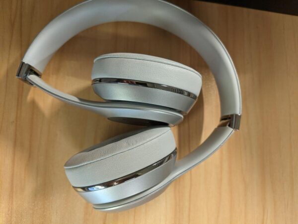 Beats Solo3 Wireless – Used – Silver - Image 10