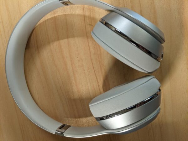 Beats Solo3 Wireless – Used – Silver - Image 9
