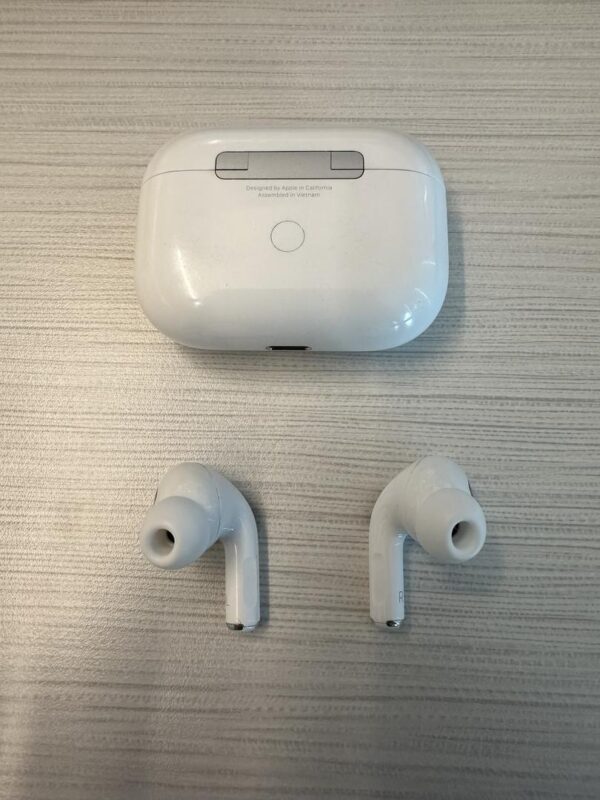 AirPods Pro (1st Generation) – Wireless Charging Case - Image 5