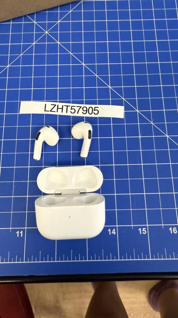 AirPods (3rd Generation) – Lightning Charging Case - Image 5
