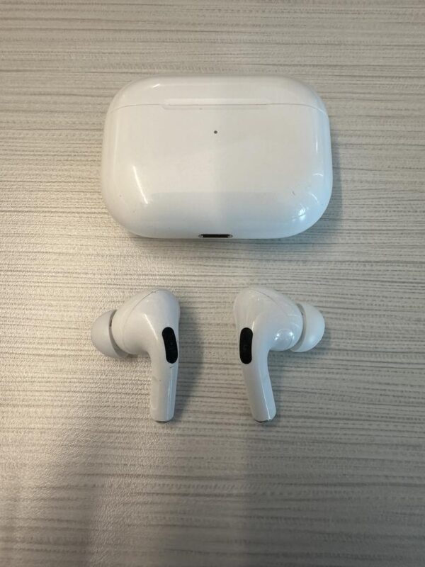 AirPods Pro (1st Generation) – Wireless Charging Case - Image 6