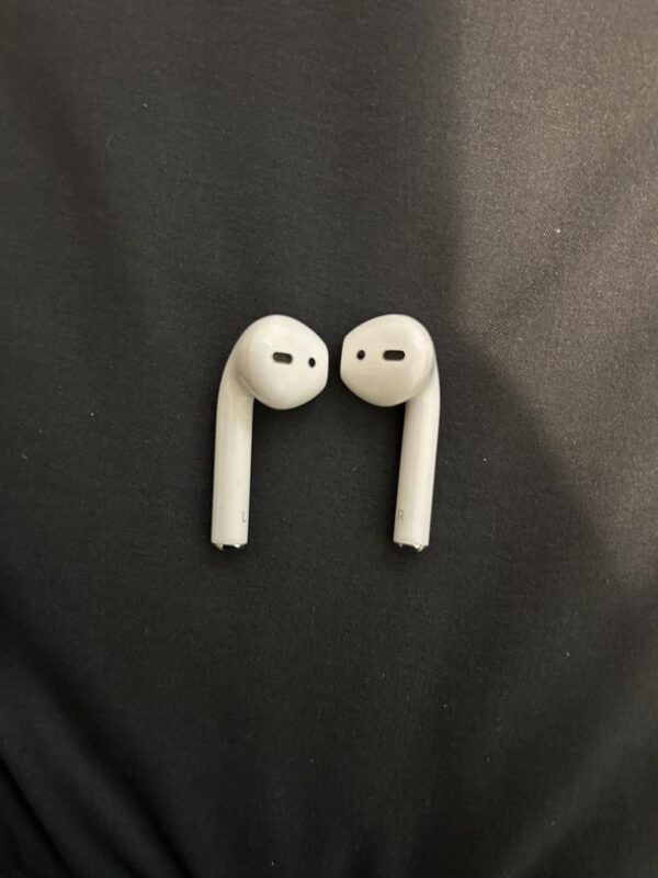 AirPods (2nd Generation) – Lightning Charging Case – Used - Image 8