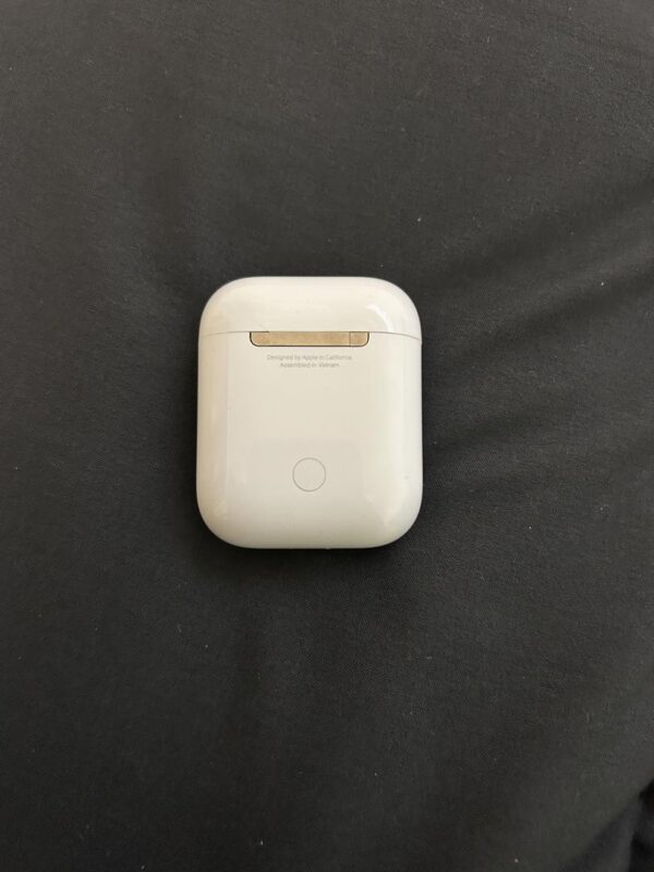 AirPods (2nd Generation) – Lightning Charging Case – Used - Image 9