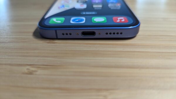 iPhone 16 – 128GB –Blue- AT&T – Fair Condition - Image 10