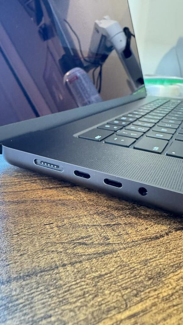 MacBook Pro Late 2023 – 16" – 512GB – Black – Good Condition - Image 7