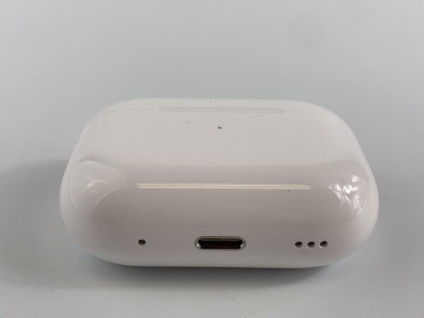 AirPods Pro (2nd Generation) – Lightning Charging Case – Used - Image 6
