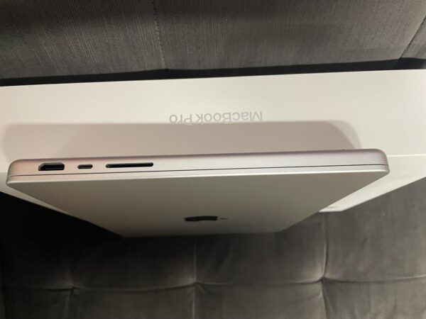 MacBook Pro 2024 – 14" – 1TB – Silver – Mint Condition - Image 9