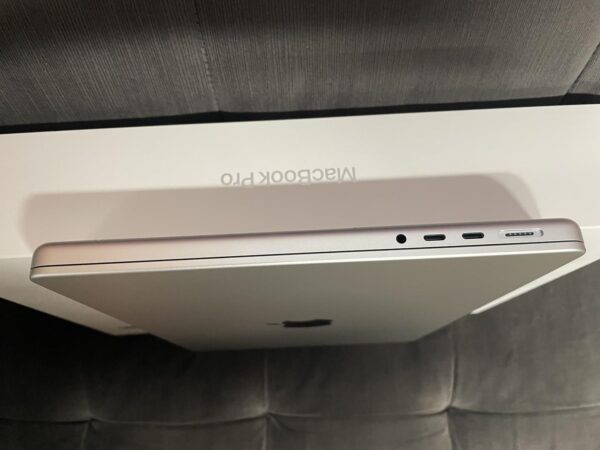 MacBook Pro 2024 – 14" – 1TB – Silver – Mint Condition - Image 8