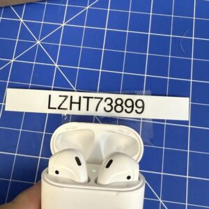 Apple AirPods (1st Generation) – Lightning Charging Case – Very Good Condition