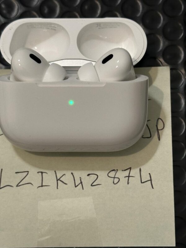 AirPods Pro (2nd Generation) – USB-C Charging Case – Use