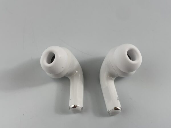 AirPods Pro (2nd Generation) – Lightning Charging Case – Used - Image 8