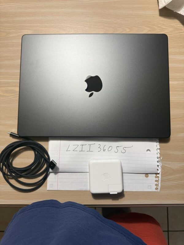 MacBook Pro 2024 – 14" – 512GB – Space Black – Mint Condition