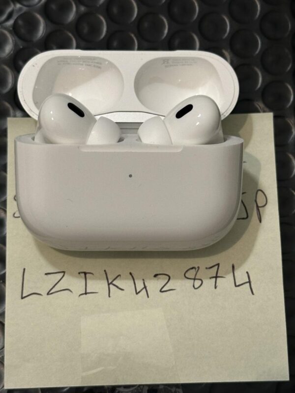 AirPods Pro (2nd Generation) – USB-C Charging Case – Use - Image 7