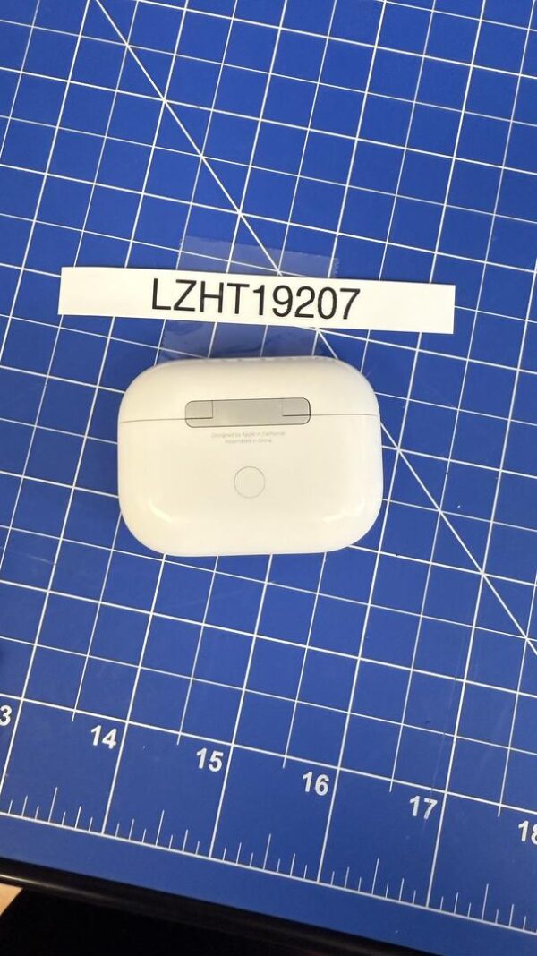 AirPods Pro (2nd Generation) – Lightning Charging Case – Used - Image 5