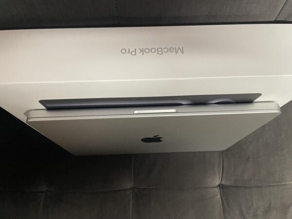 MacBook Pro 2024 – 14" – 1TB – Silver – Mint Condition - Image 12