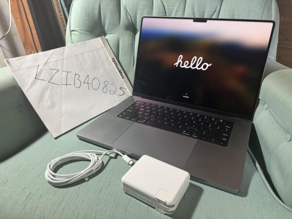 MacBook Pro 2023 – 16" – 1TB – Mint Condition - Image 11