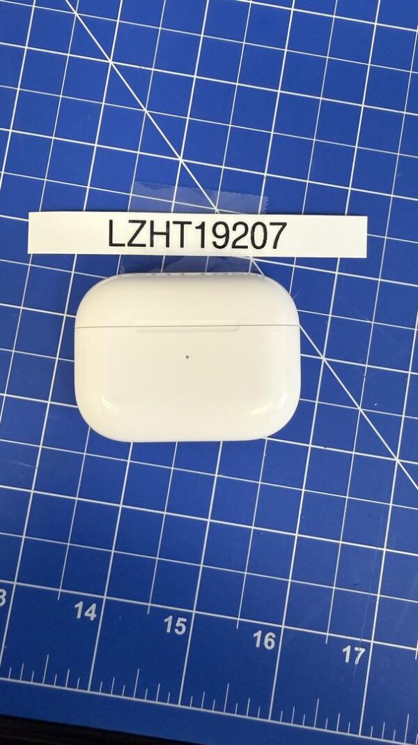 AirPods Pro (2nd Generation) – Lightning Charging Case – Used - Image 6