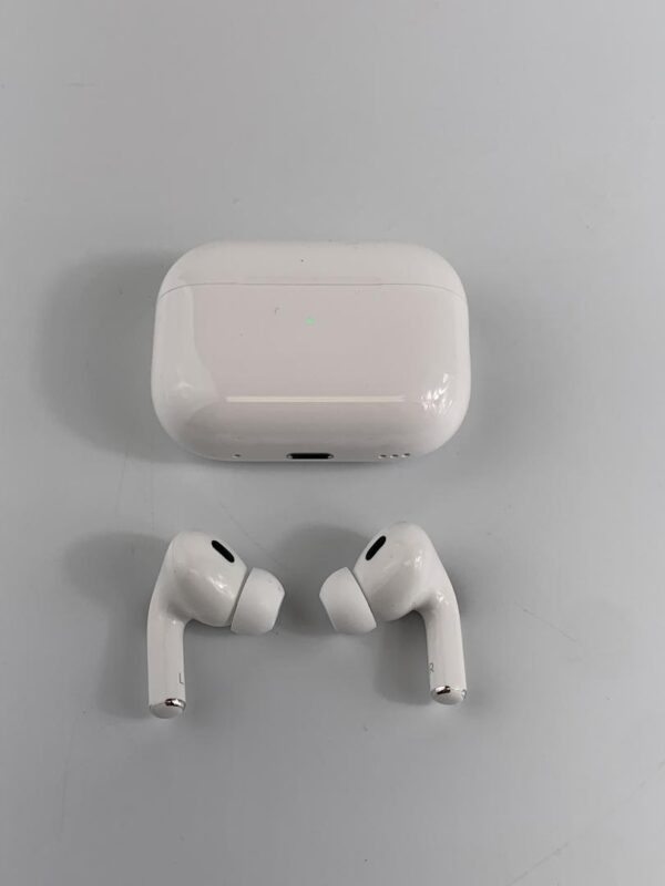 AirPods Pro (2nd Generation) – Lightning Charging Case – Used - Image 9