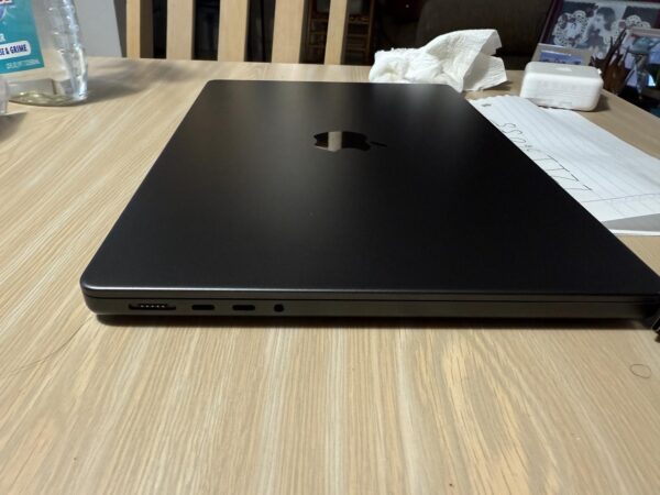 MacBook Pro 2024 – 14" – 512GB – Space Black – Mint Condition - Image 8