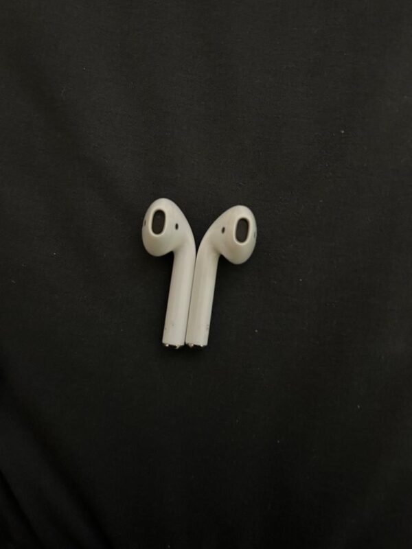 AirPods (2nd Generation) – Lightning Charging Case – Used - Image 12