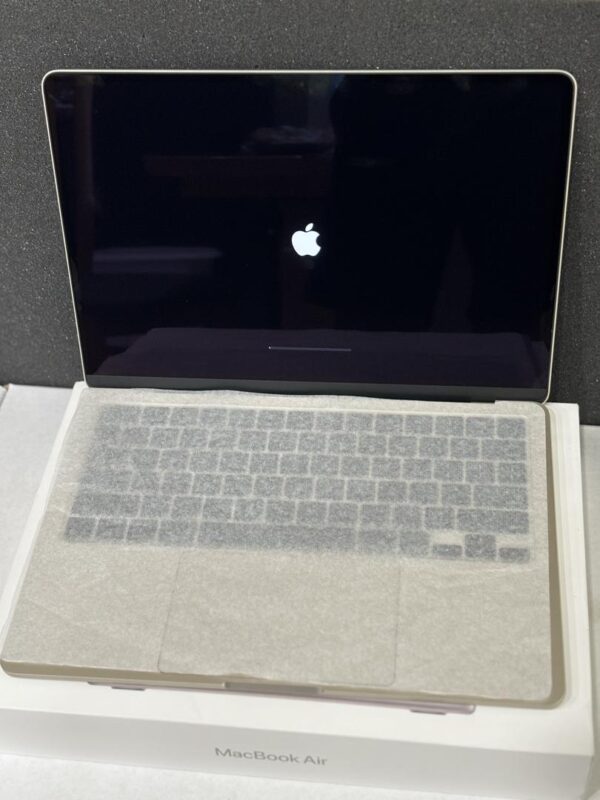 Apple MacBook Air 2025 – 13" – M4 – 16GB RAM – 512GB SSD – Starlight – Mint Condition - Image 11
