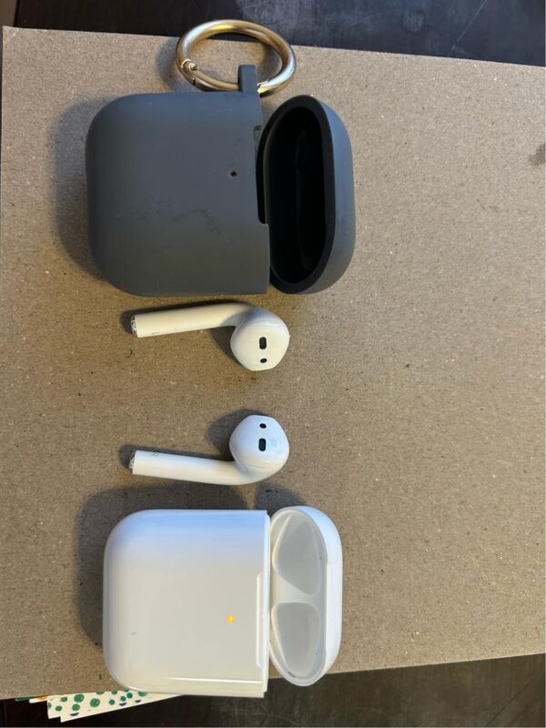 AirPods (1st Generation) – Wireless Charging Case – Used - Image 4