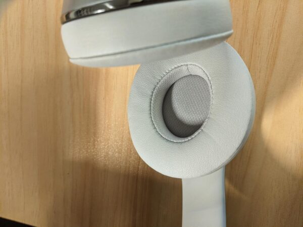 Beats Solo3 Wireless – Used – Silver - Image 15